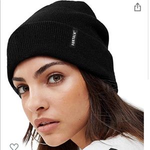 NWT Beanie 🖤